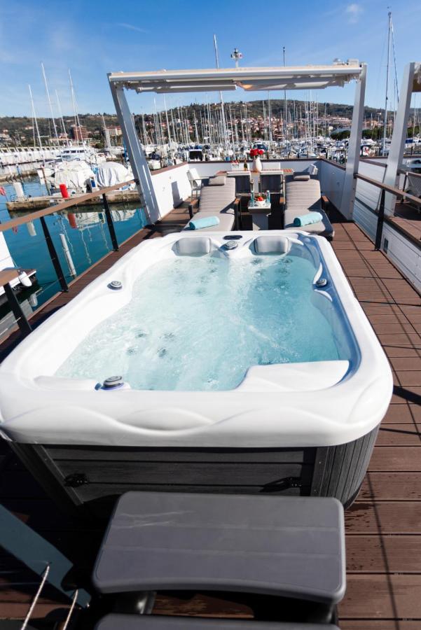 Adria Portoroz Luxury Houseboat Villa ภายนอก รูปภาพ