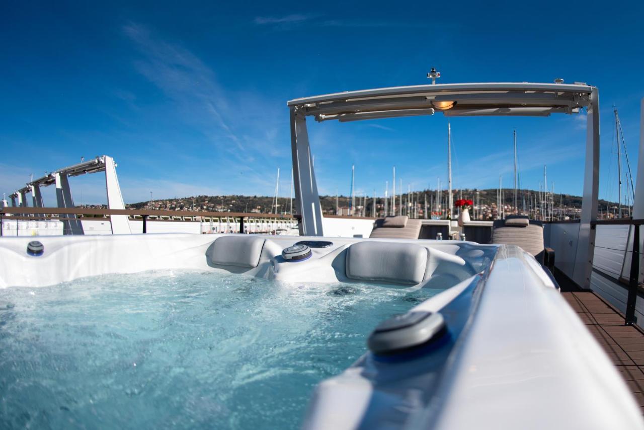 Adria Portoroz Luxury Houseboat Villa ภายนอก รูปภาพ