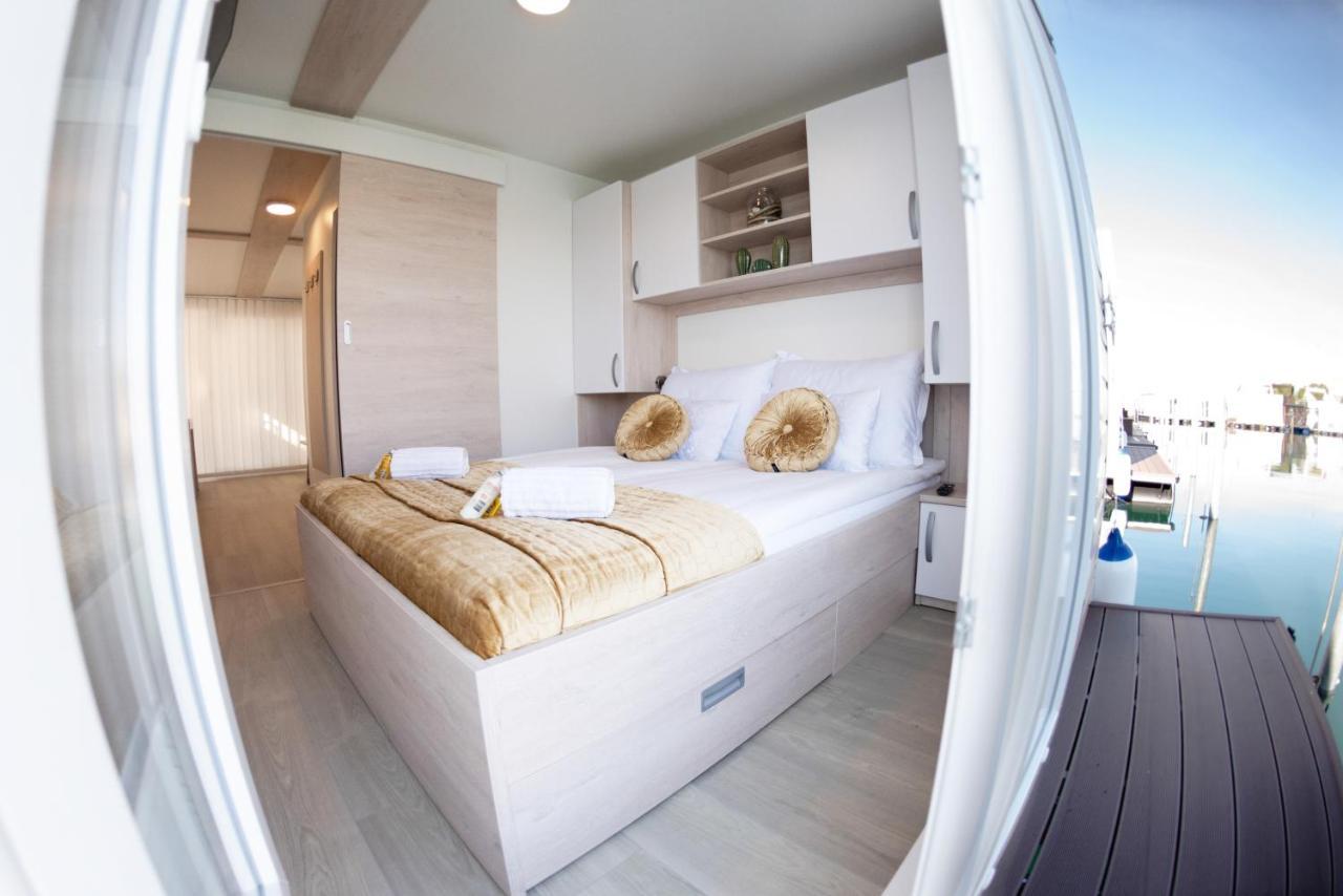 Adria Portoroz Luxury Houseboat Villa ภายนอก รูปภาพ
